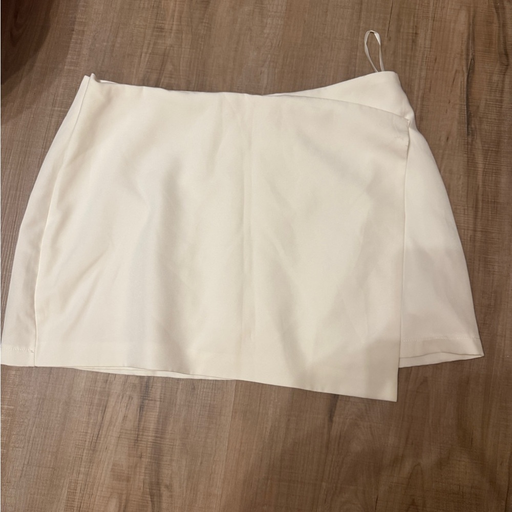 Elegant Cream Women's Skirt